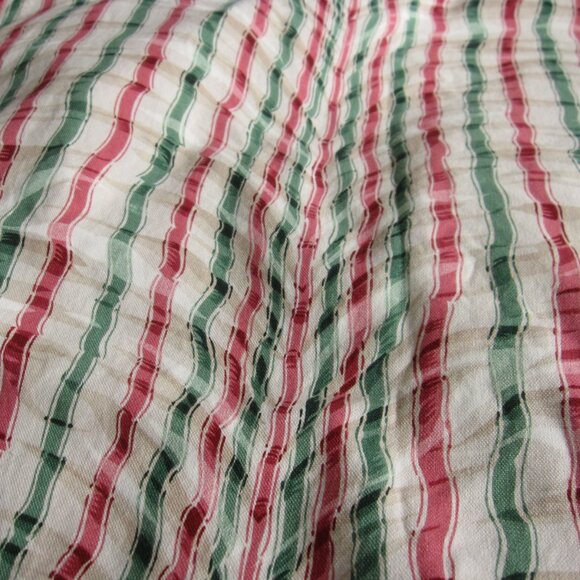P Kaufmann Fabric Red Green Cream Wavy Ribbon Stripe 5+ Yards CHRISTMAS PROJECTS - Picture 4 of 5